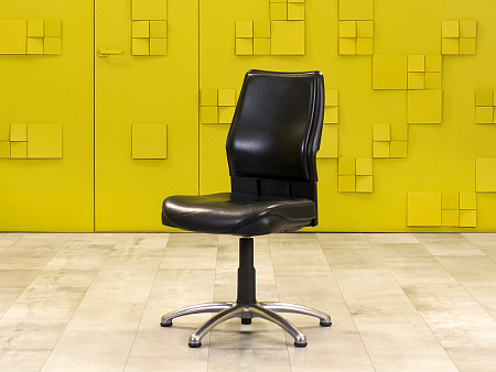 Конференц кресло для переговорной на ножках Steelcase Кожа Чёрный Франция_КНКЧ-260923