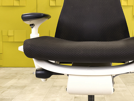 Офисное кресло руководителя на колесах Embody Herman Miller Ткань Серый США_КРТС-15032